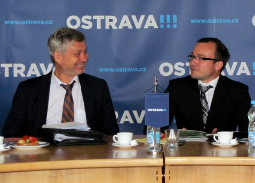 Ředitel Janáčkovy filharmonie Ostrava Jan Žemla (vpravo) s Petrem Kajnarem, primátorem Ostravy, která je zřizovatelem Janáčkovy filharmonie. 
