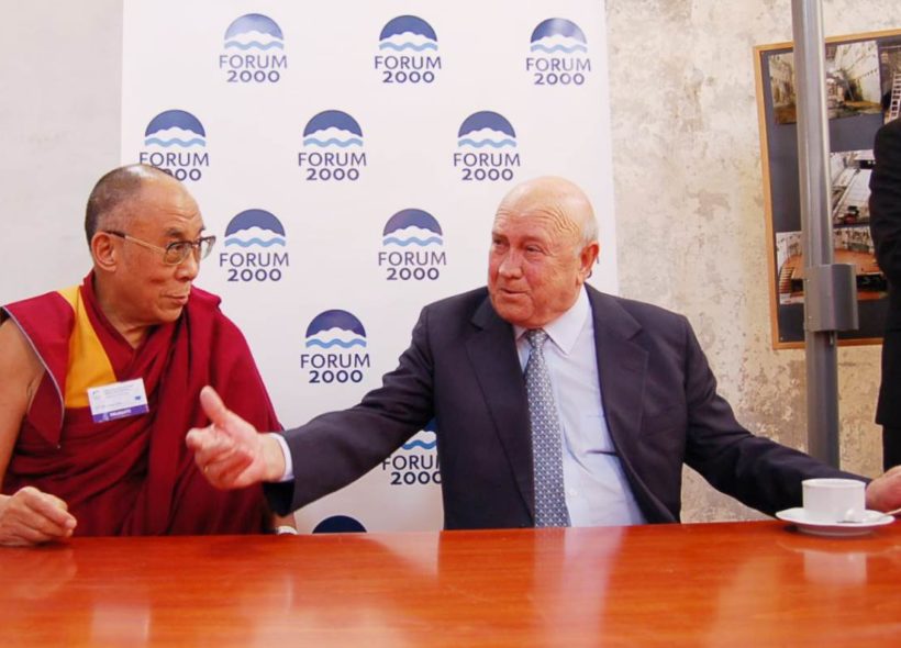 Hosty letošní konference Forum 2000 budou také tibetský duchovní vůdce dalajlama a bývalý jihoafrický prezident de Klerk.