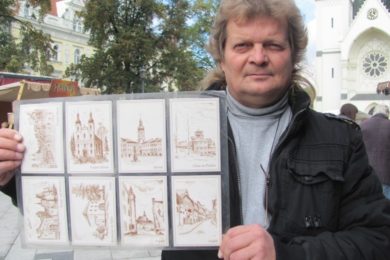 Boris Zvada s pohlednicemi Frýdku-Místku 