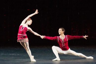 Snímek z baletu Drahokamy. 