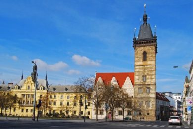 a ochoz věže vystoupáte po 221 schodech