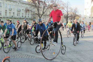 Vyjíždky Ostravou se může zúčastnit každý, kdo má kolo. Loni se přidal i majitel historického „kostitřasu“ František Janša. 