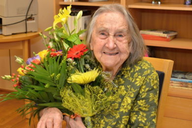 Bývalá tanečnice Markéta Kyliánová se narodila před 102 lety a stala se tak oficiálně a slavnostně nejstarší občankou Městské části Praha 1.