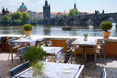 V Praze 1 by mělo být v létě kole tří stovek restauračních zahrádek
