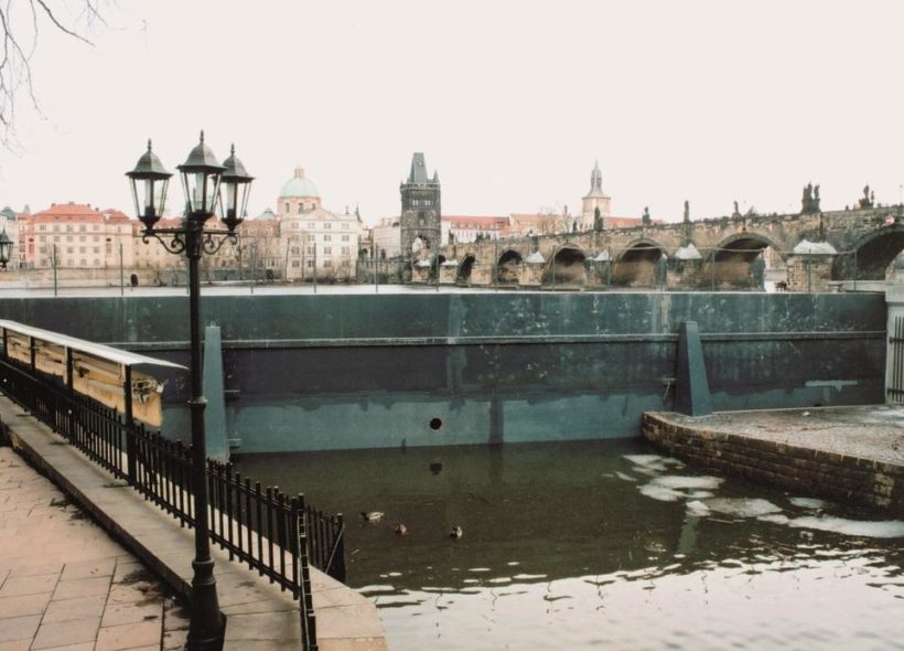 V Praze na Vltavě by mohl být zítra mírně překročen 1. povodňový stupeň.