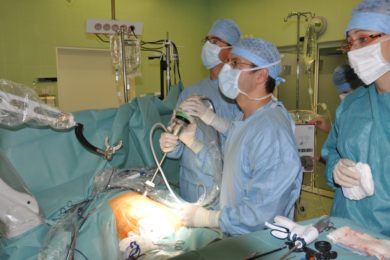 Mezi pacienty cévních chirurgů Nemocnice Na Homolce patří především lidé nad 60 let, častěji muži.