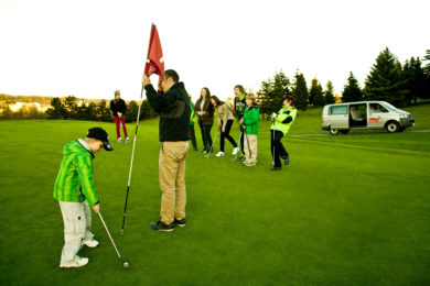 I při golfu lze zažít zábavné okamžiky...