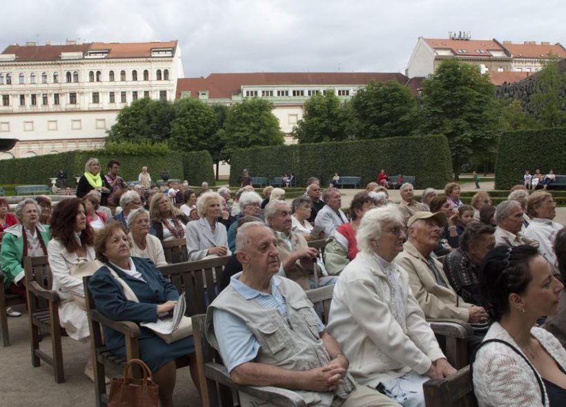 Koncerty se konají každý čtvrtek zdarma od 5. června do 25. září od 17 hodin ve Valdštejnské zahradě