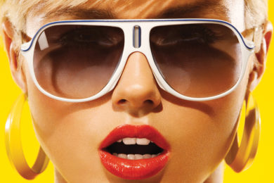 Tmavé brýle bez UV filtru mohou být pro oči škodlivé