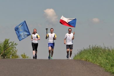 Peace Run, celým názvem „Sri Chinmoy Oneness-Home Peace Run“, je štafetový běh s hořící pochodní přes více než 100 zemí světa.