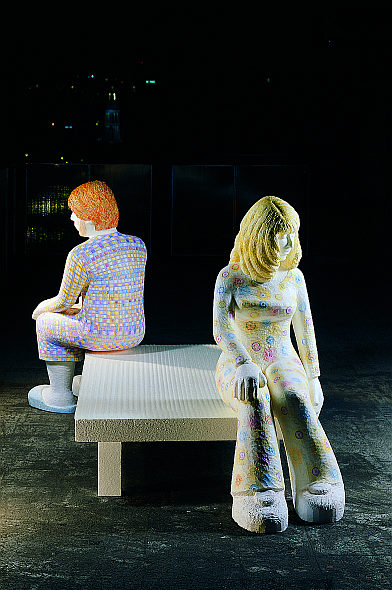 Pro dílo Postel se stala předlohou sama autorka Erika Bornová společně s manželem, známým malířem Tomášem Císařovským.