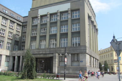 Úřednící Moravské Ostravy a Přívozu budou od září sídlit v budově bývalé spořitelny.