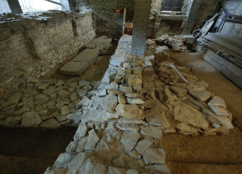 Nalezené základy asi o čtyřicet procent překonávají plochu Rotundy svatého Víta na Pražském hradě