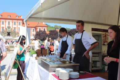 Foodparade v zahradách Trojského zámku nabídne gurmánům atraktivní zábavu.