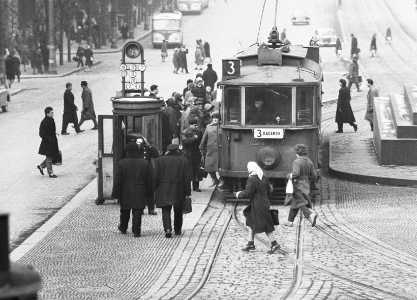 Kdo si dnes ještě vzpomene, že se tramvají jezdilo z Kačerova až na Václavské náměstí?