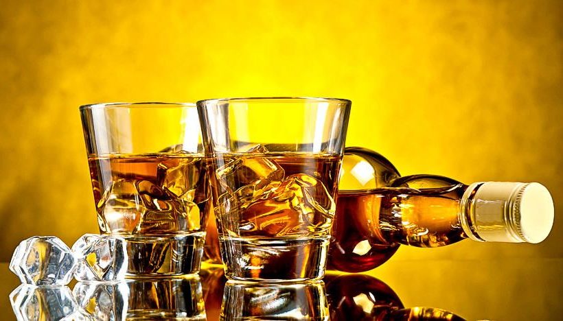Whisky je alkoholický nápoj destilovaný z obilnin, zrající v dřevěných sudech. Podle znalců nechutnají žádné dvě značky whisky stejně