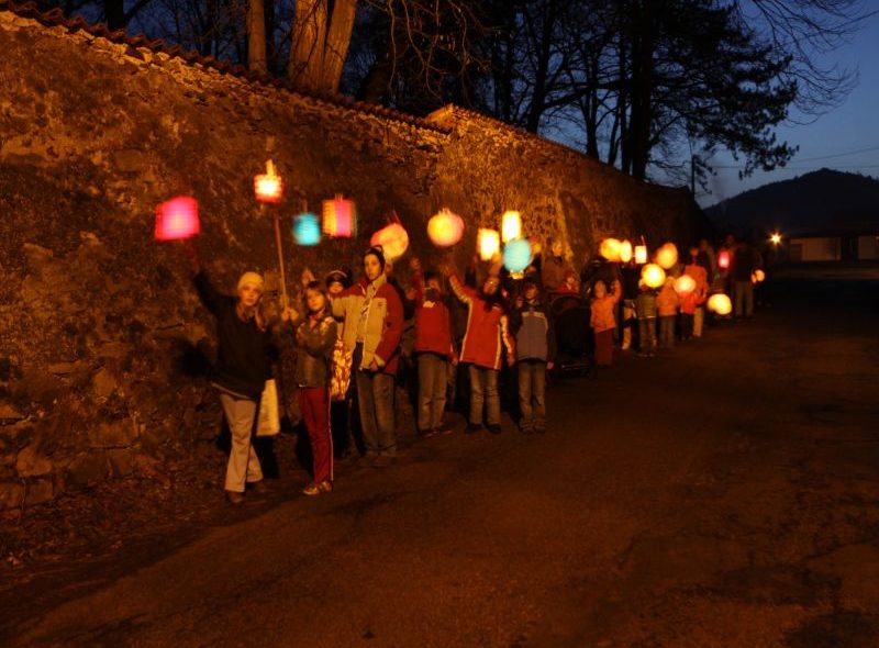 Lampionový průvod se bude konat v parku u Chodovské tvrze
