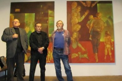 Jiří Neuwirt, Martin Pawera a Pavel Vácha v Galerii Mlejn před malbami Martina Pawery