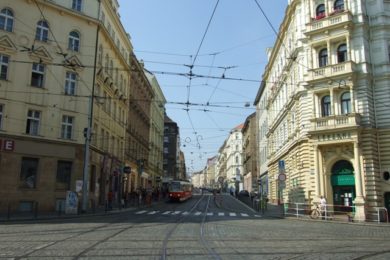 Ulice Milady Horákové z pohledu od Strossmayerova náměstí.