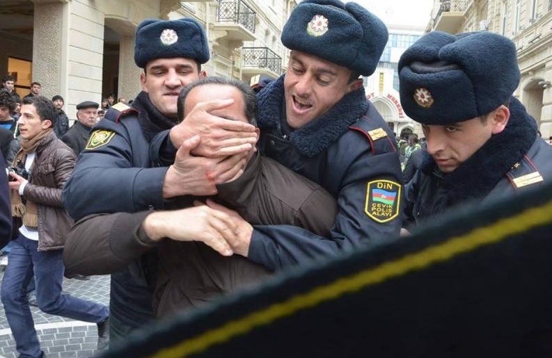 V ázerbájdžánských věznicích je v současnosti okolo 100 politických vězňů.