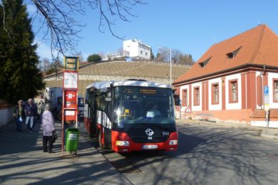 Vyberte nejhezčí autobusovou uastávku pražské integrované dopravy.