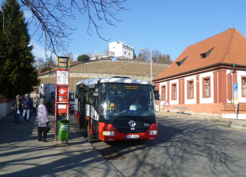 Vyberte nejhezčí autobusovou uastávku pražské integrované dopravy.