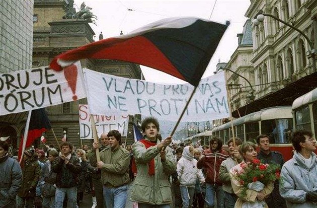 Před čtvrtstoletím - demonstrace v den generální stávky na Národní třídě