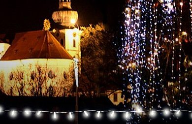 Již několik let pořádá Spolek břevnovských živnostníků slavnostní rozsvícení vánočního stromu v Bělohorské ulici U Kaštanu