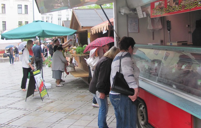 Selský rynek na Jiráskově náměstí.