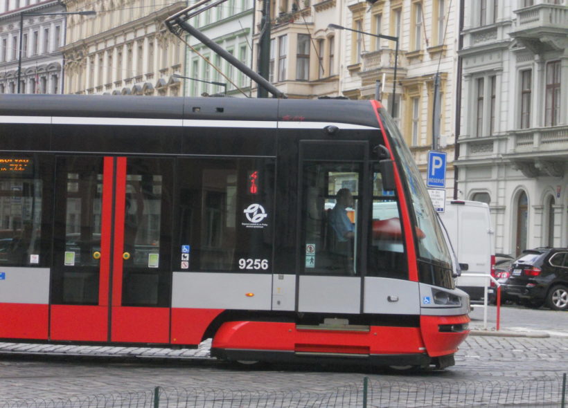 V Praze začínají opět jezdit tramvaje