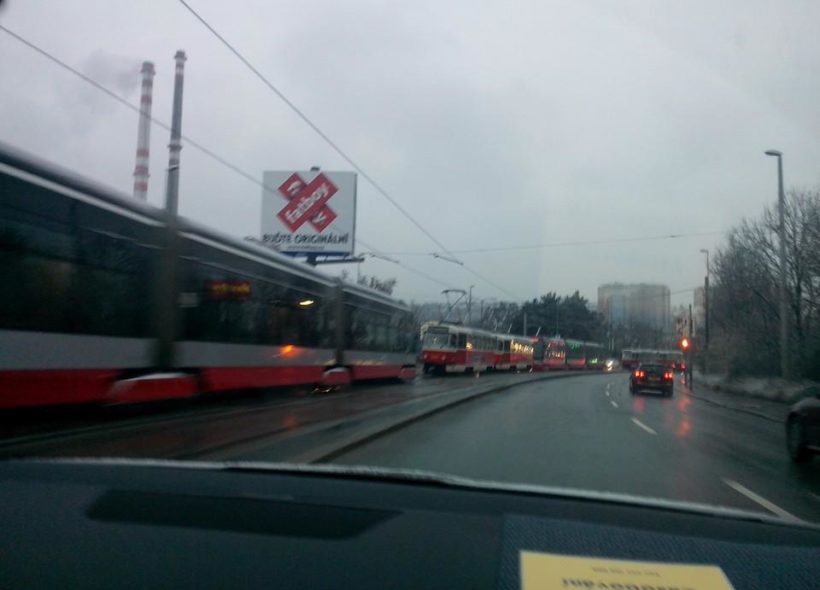 Doprava v Praze začala kolabovat už v pondělí 1. prosince večer