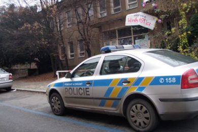 Policie vyklidila bývalou kliniku v Jeseniově ulici, kterou před časem obsadila iniciativa Klinika.