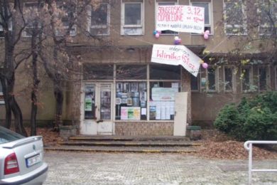 Ve zchátralé budově v Jeseniově ulici chtěla iniciativa Klinika zřídit komunitní centrum.