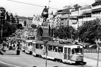 Pamatujete všechny změny MHD? Václavské náměstí v posledních letech tramvajového provozu po otevření tratě A v roce 1978.