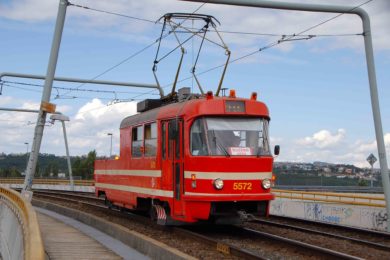 Mazací tramvaj vyrazila do ulic