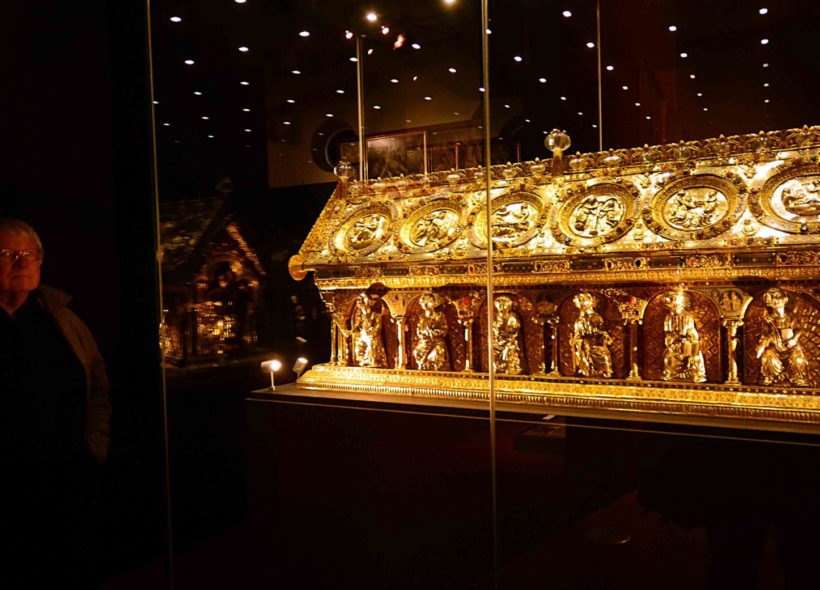 V Jízdarně uvidíte i relikviář svatého Maura.