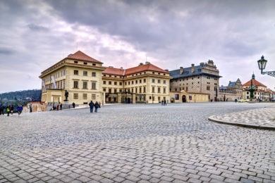 Přímo před Pražským hradem se dnes v 16 hodin začnou scházet demonstranti