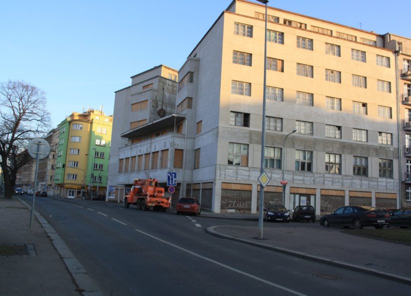 Palác Svět bohužel chátrá...
