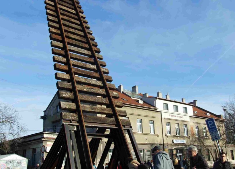 Pomník Základní kolej připomíná začátek cest pražských Židů do koncentračních táborů.