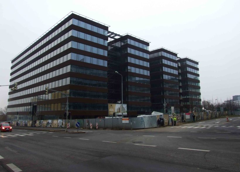 Nová budova v rámci areálu BBCentra je před dokončením.