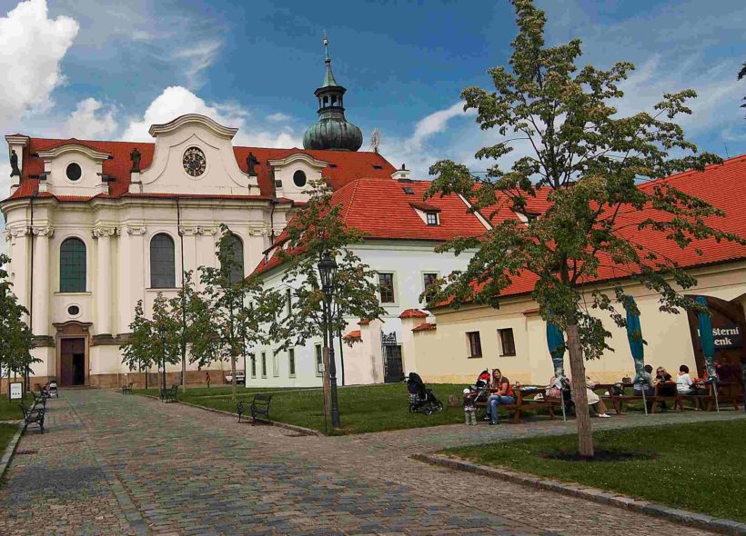 Břevnovský klášter je nejstaší v České republice.