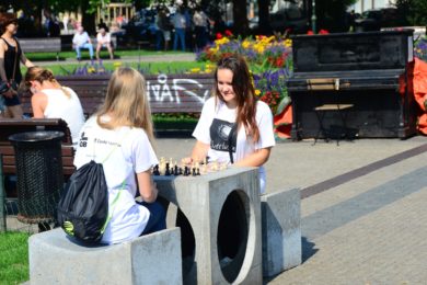 K piánu a šachovému stolku přibude Poeziomat