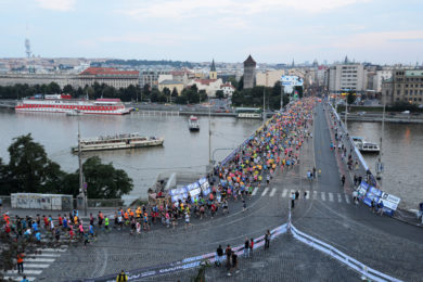 Organizátoři očekávají, že do pražských ulic vyběhne přes 12 tisíc běžců