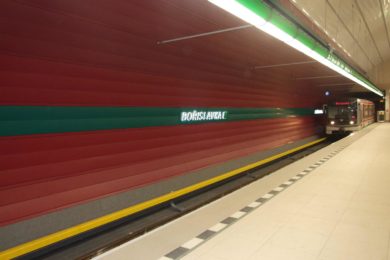 Na novém úseku metra se vám signál neztratí ani v tunelu.