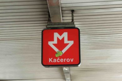 Na Kačerově je taktéž problém s výstupemn ze stanice metra.