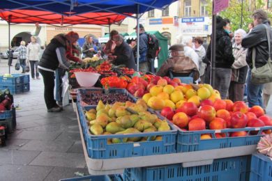 Beskydské farmářské trhy na místeckém náměstí.