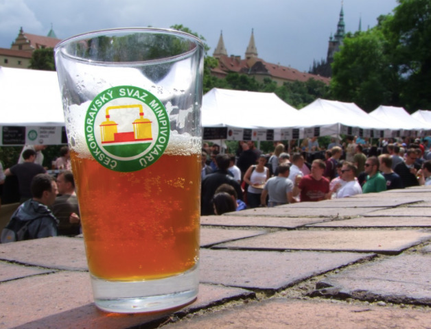 Festival Pivo na Hrad se koná v pěkném prostředí Královské zahrady Pražského hradu.