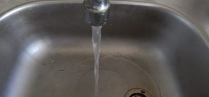 Několik litrů vody bude dobré si natočit do zásoby.