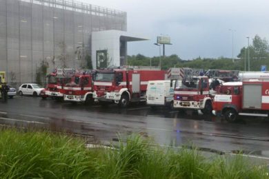V OC Černý Most probíhala 22. června evakuace. Důvodem byl požár komínu místní pekárny