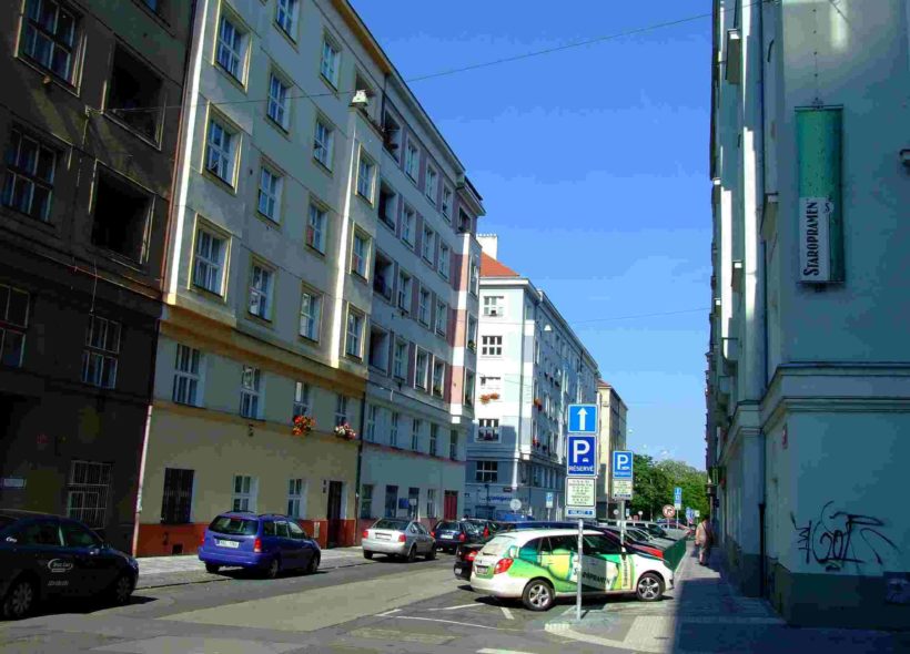 Pohled do Šternberkovi ulice.